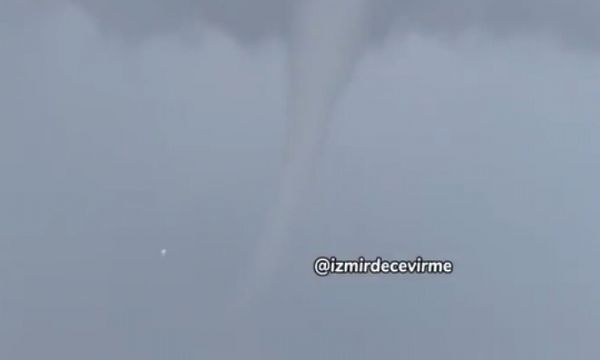 İzmir'de oluşan hortum böyle görüntülendi!
